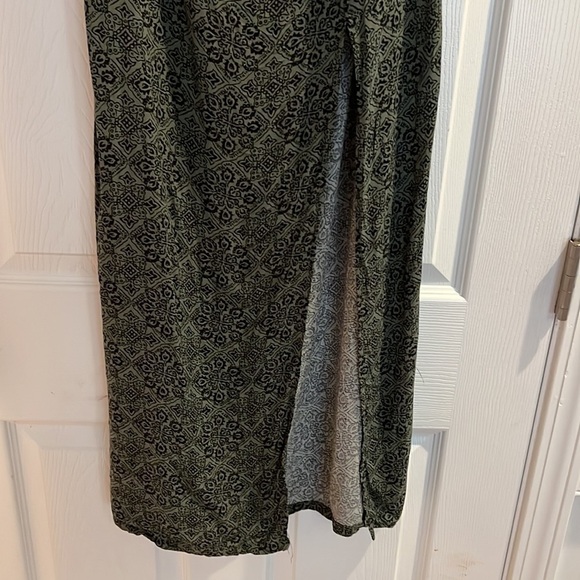 Long skirt with high slit - Picture 3 of 3